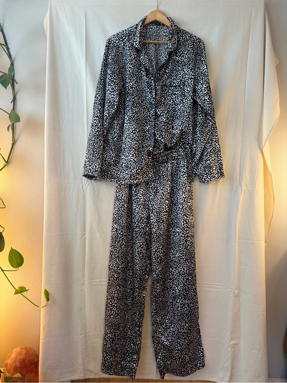 Women's Black & White Animal Printed Silky Pajamas